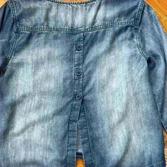 Bella Dahl Chambray/Denim Long Sleeve Crew Neck Blouse Size Medium EUC - Picture 5 of 5